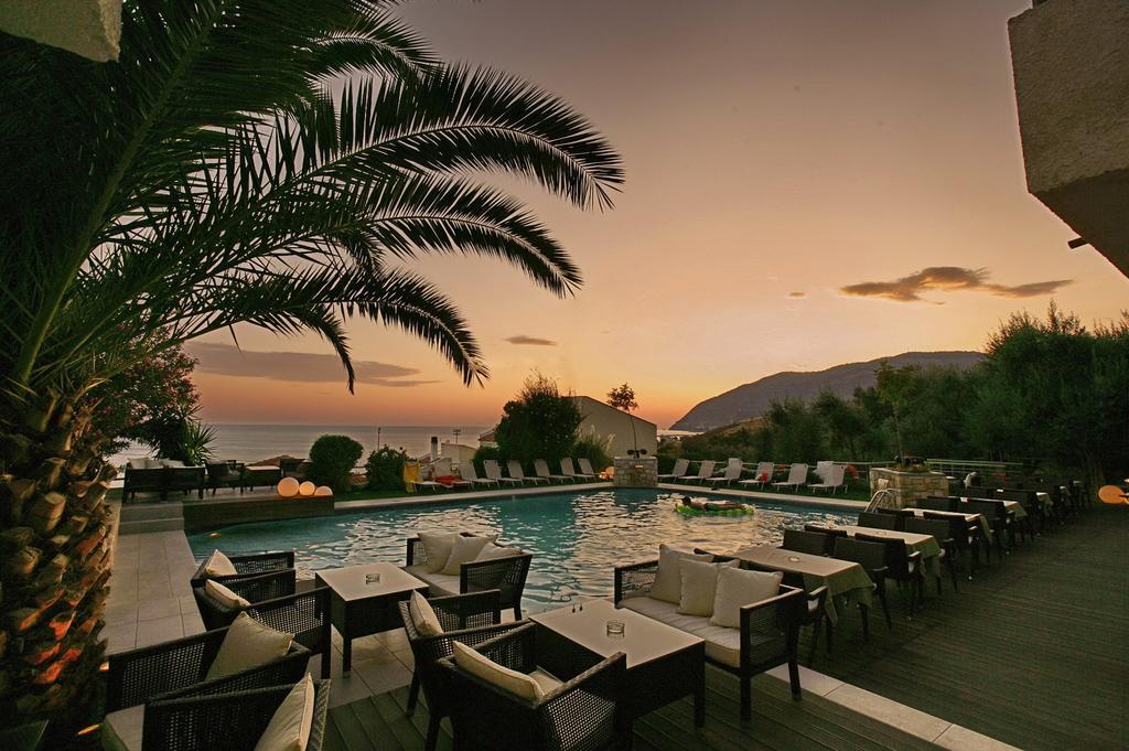 Sandy Bay Hotel Plomari Bagian luar foto